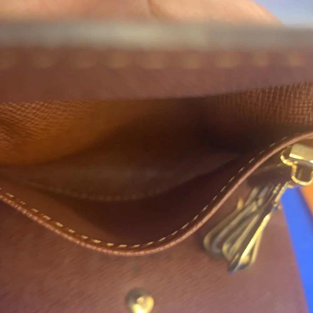 🤎 Louis‎ Vuitton Monogram signature design LV Logo 6 key holder